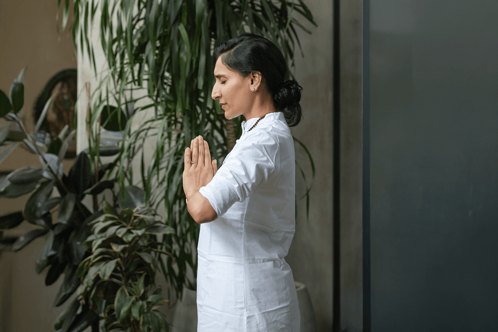How to Cleanse Your Aura: Benefits, Signs & Natural Methods