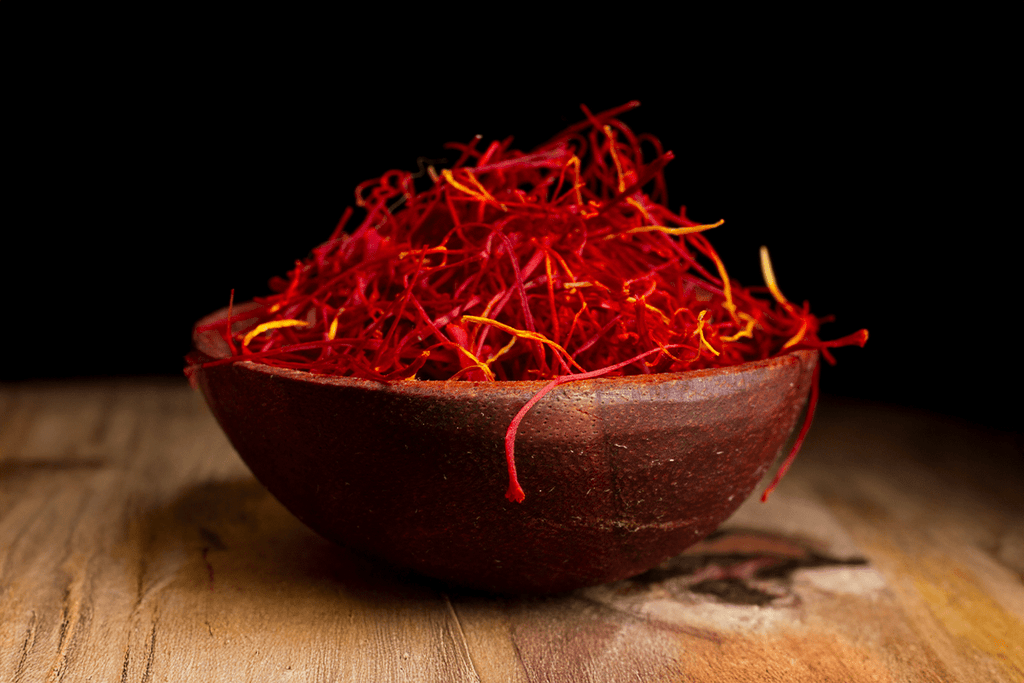 10 Benefits of Saffron (Kesar) for Skin & How to Use It