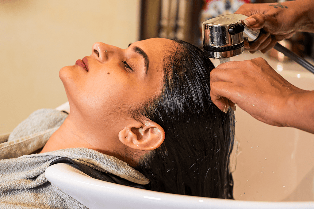 How to Wash Your Hair Correctly : 7 Steps for Healthy Scalp